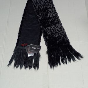 ❤️NWT ADRIENNE LANDAU Black Oblong Faux Fur Scarf
